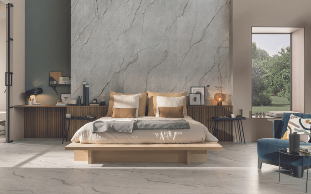 chambre imitation marbre lit en bois